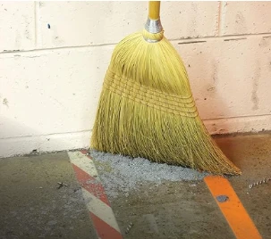 APEX CORN BROOM 4 THREADS  WITH HANDLE 135cm - Image 2